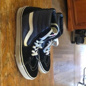 Women’s size 9 high top vans